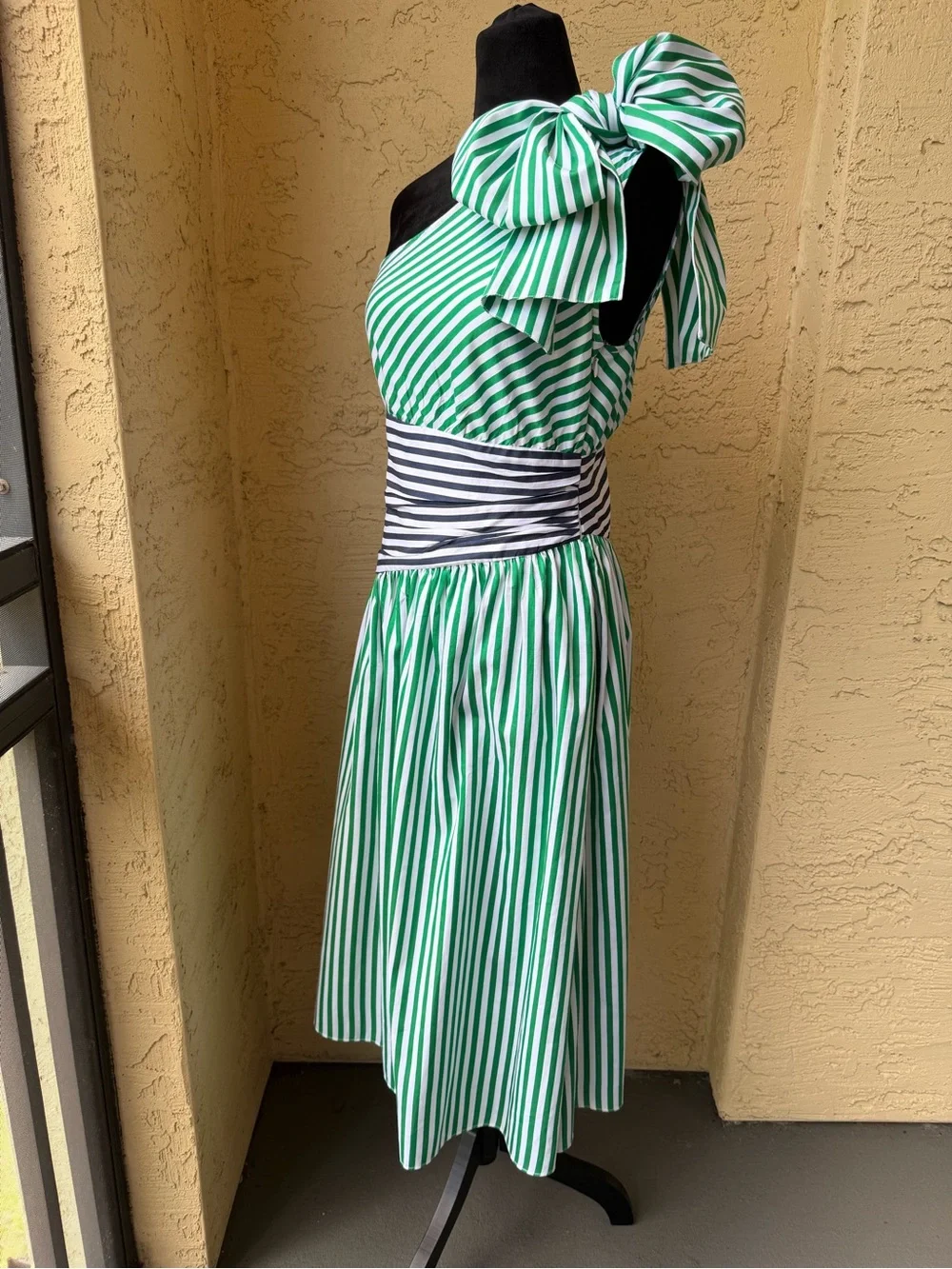 French Connection Alexis One Shoulder Dress Sz 4 Striped Bow Vacation NWT - Picture 5 of 11